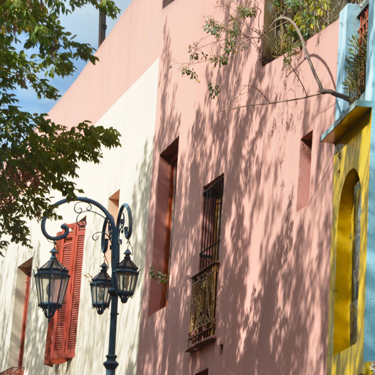 Buenos Aires Sehenswürdigkeiten: Überall bunte Häuser in La Boca