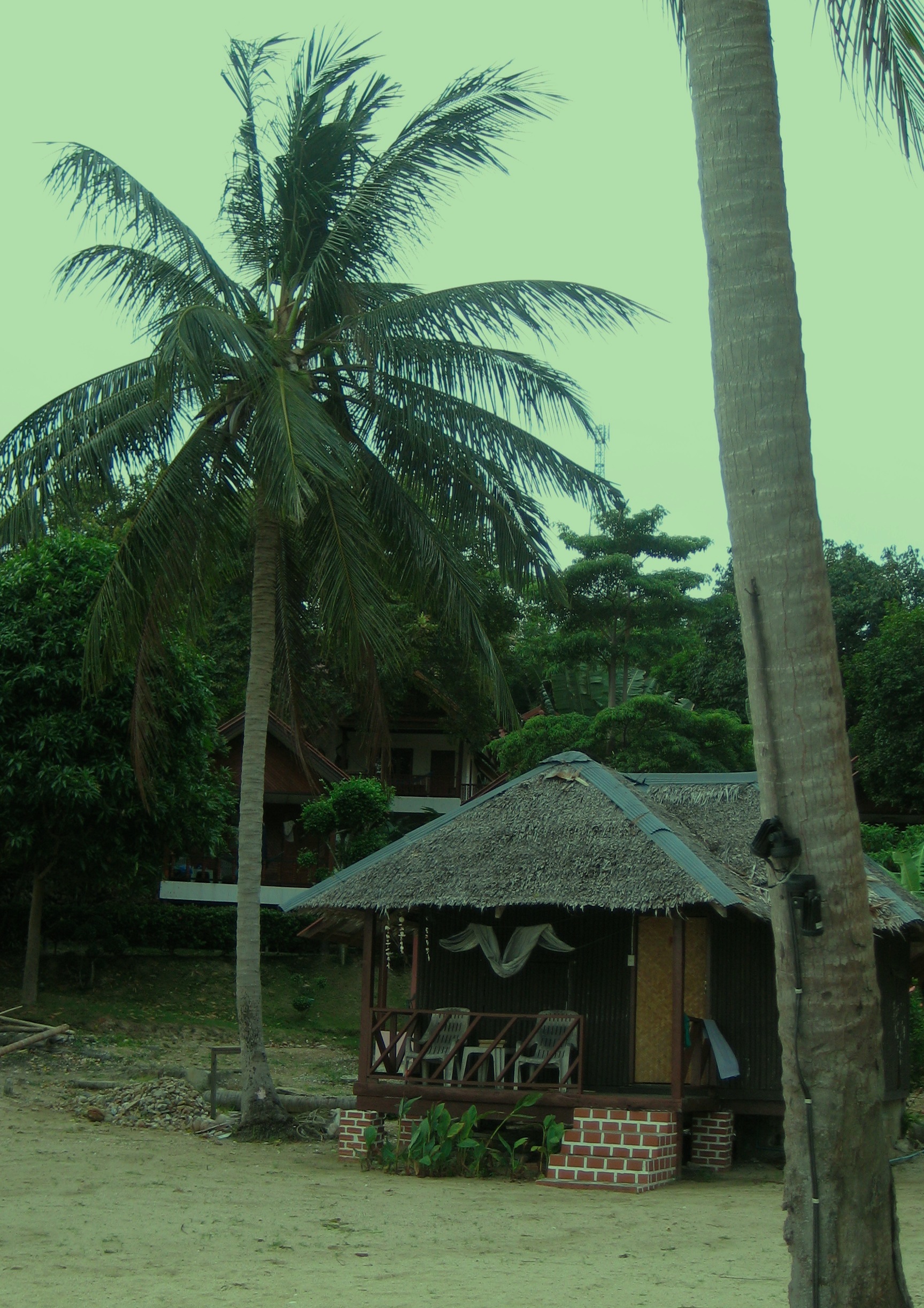 Die Bungalows im Jinda Bay Resort auf Koh Phangan sind direkt am Strand