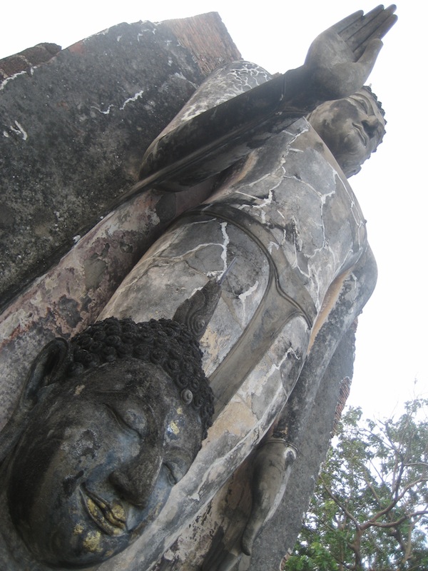 Die Buddhastatue im Wat Saphan Hin misst 8 Meter