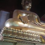 Eine der größten Buddha Statuen von Thailand im Viharn Phra Mongkol Bopitah