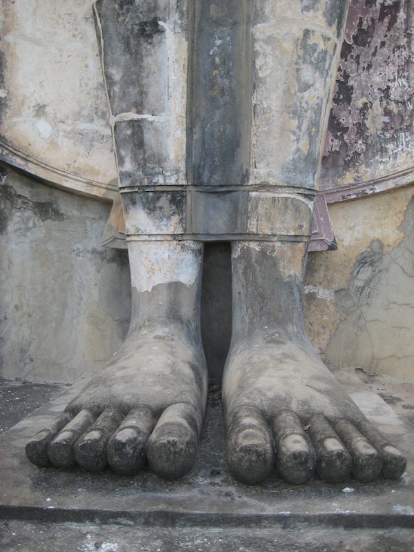 Füße so groß wie ein Bein vom Buddha im Wat Saphan Hin