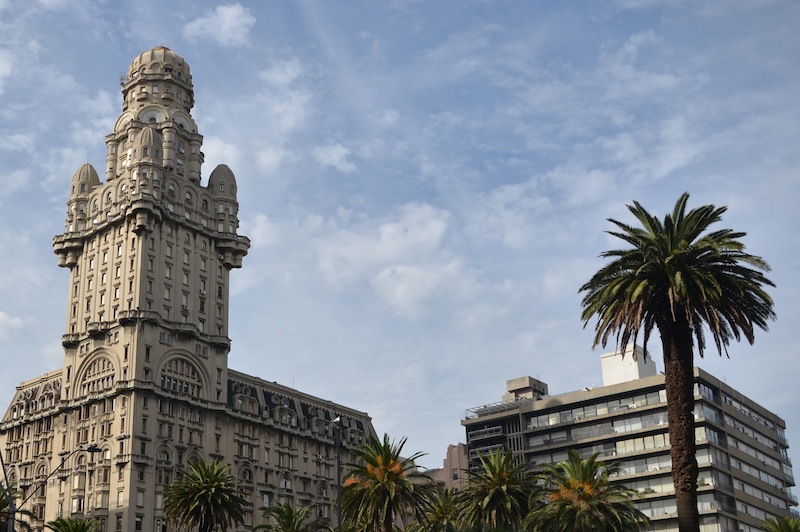 Das Wahrzeichen von Montevideo ist das Palacio Estevez auf der Plaza Independecia