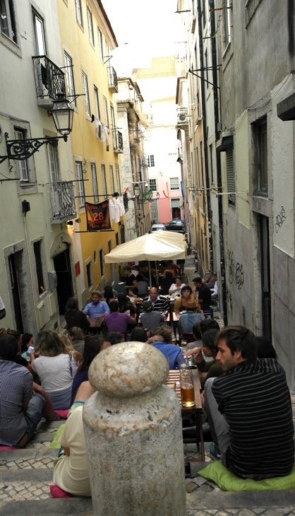 4 Tage Lissabon, Portugal: Im Viertel Bairro Alto ist immer was los