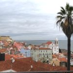 Top 20 Tipps für Lissabon-Reisen: Ausblick über das Viertel Alfama und den Tejo, Portugal