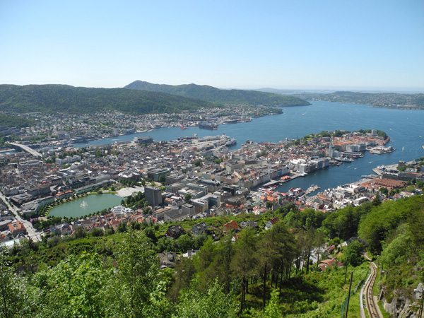 Rundreise Norwegen: Aussicht vom Floyen auf Bergen