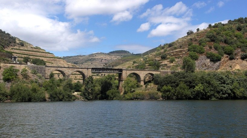 Bootsfahrt auf dem Douro durch das Weinanbaugebiet Nordportugals