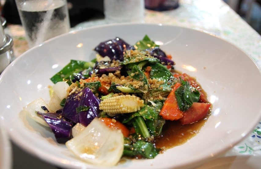 Koh Lanta Essen und Restaurants - So lecker: Gebratenes Gemüse mit Austernsoße (Thailand)