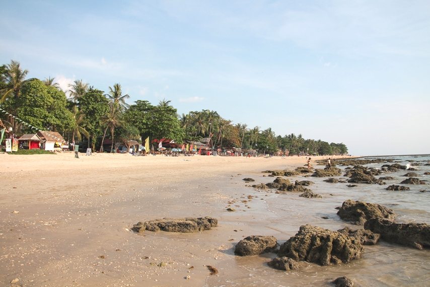 Der Klong Khong Beach bei Ebbe, Koh Lanta (Thailand)