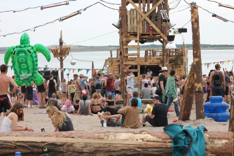 Feel Festival 2015: Tanzen am Strand