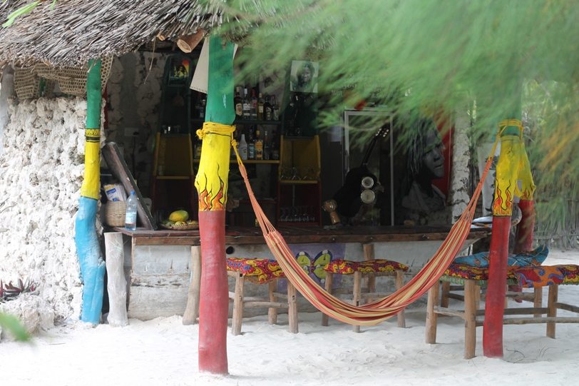 Strandbar Kae Zanland in Michamvi Kae auf Sansibar - Backpacking-Tipp