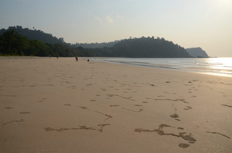 Die einsame Bucht von Mo Lae auf Koh Tarutao ist bei Ebbe sehr breit