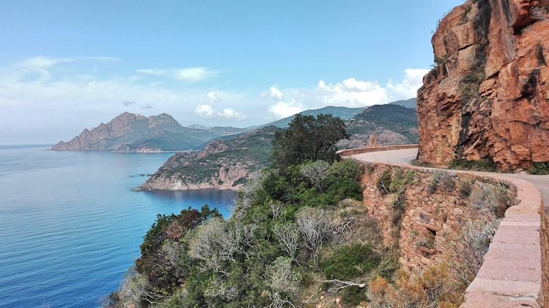 Korsika Rundreise ohne Auto: Wandern durch die Calanche