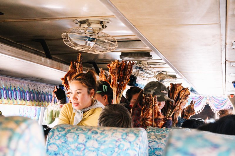 Händlerinnen im Local Bus nach Pakse (Laos)