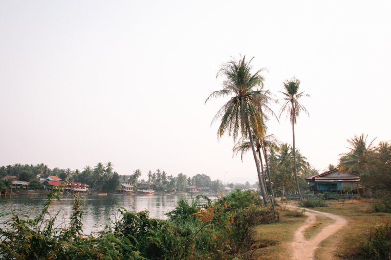 Spaziergang auf Don Det im Süden von Laos