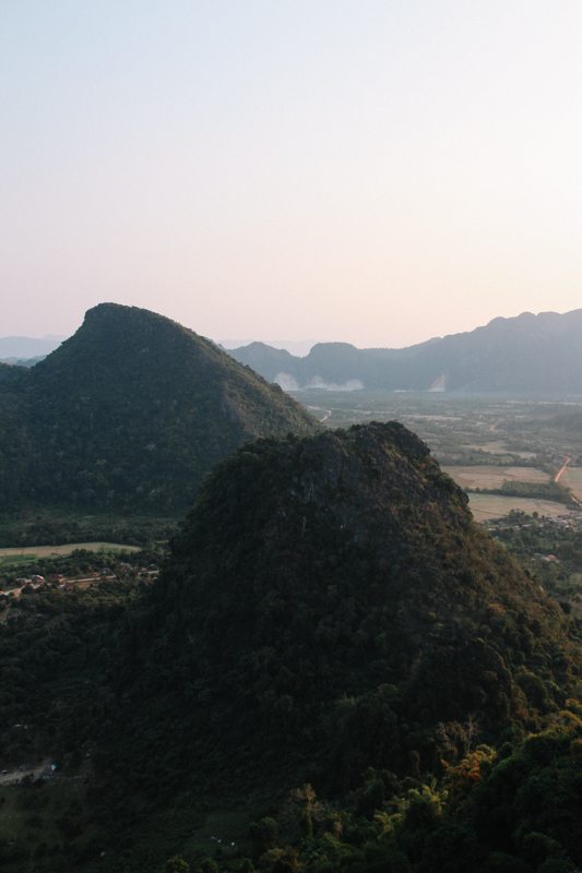 wandern auf dem pha ngeun vang vieng