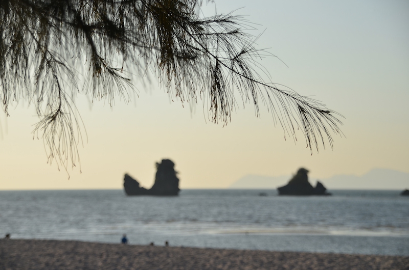 Traumstrände - Wenn du bei Ebbe zum Kalksteinfelsen watten kannst am Tanjung Rhu Beach auf Langkawi