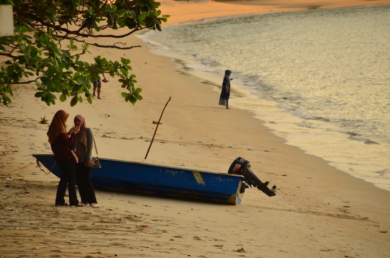 Einder der ruhigen Strände auf der Insel Pangkor: Pantai Teluk Nipah
