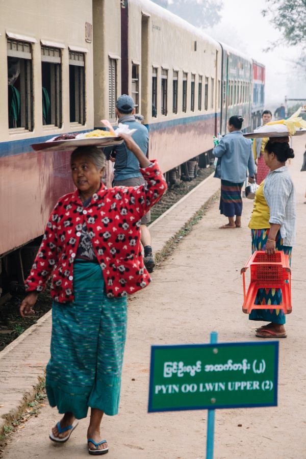 Am Bahnhof von Pyin U Lwin in Myanmar