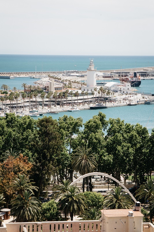 Malaga was machen Sehenswürdigkeiten anschauen und Ausblick genießen von Alcazaba auf den Hafen - Andalusien auf eigene Faust Tipps