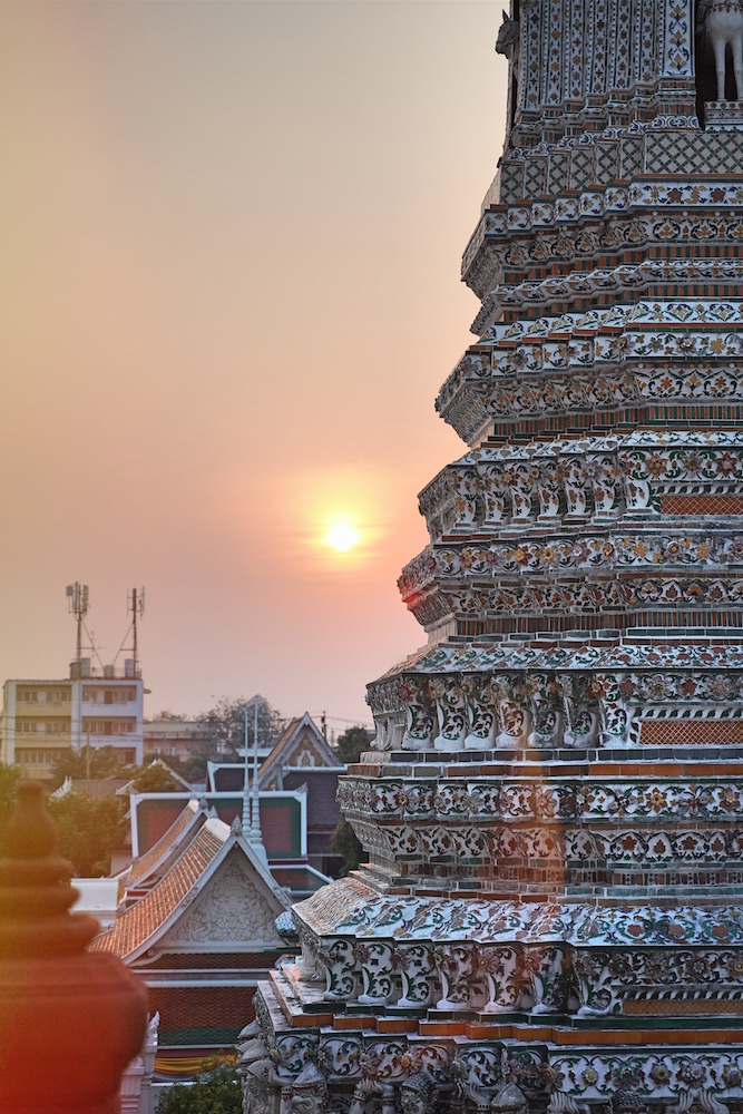 Erstes Highlight unserer Thailand Reise mit Kind: Sonnenuntergang am Wat Arun in Bangkok