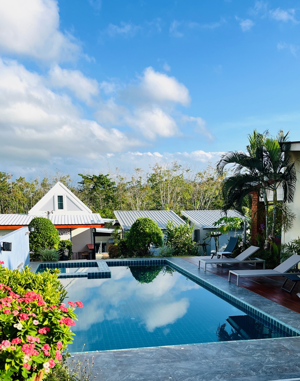 Anyaman Lanta - schöne Bungalows mit Pool auf Koh Lanta