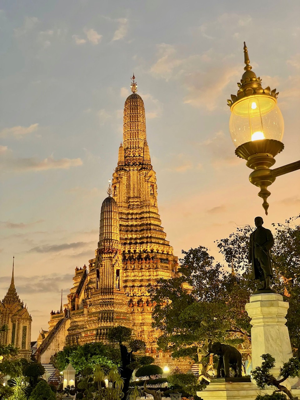 Der Wat Arun zum Sonneuntergang in Bangkok